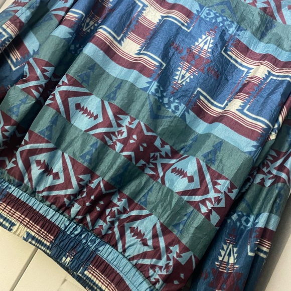 Kaotic Geometric Pattern Jacket - Picture 4 of 5